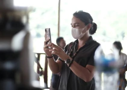 Pandemi Covid dan Cerita dari Timur