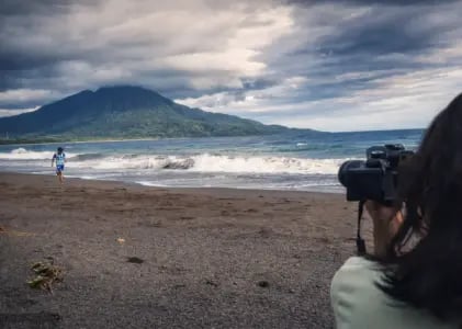 14. Alienasi Pasar: Manusia yang Menjual Dirinya sebagai Komoditas