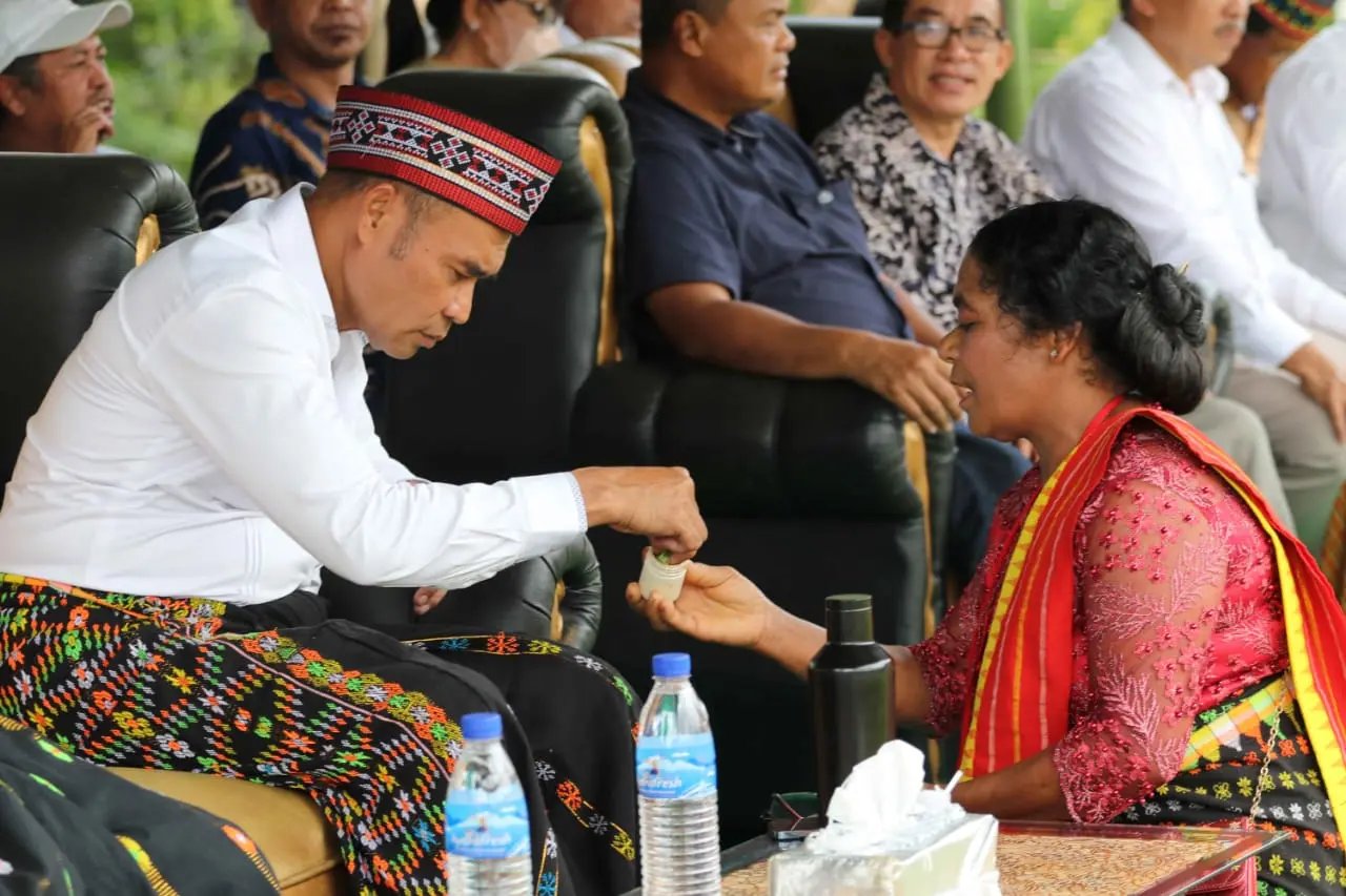 12.  Cinta Sebagai Jawaban Satu-Satunya: Membedah Anatomi The Art Of Loving