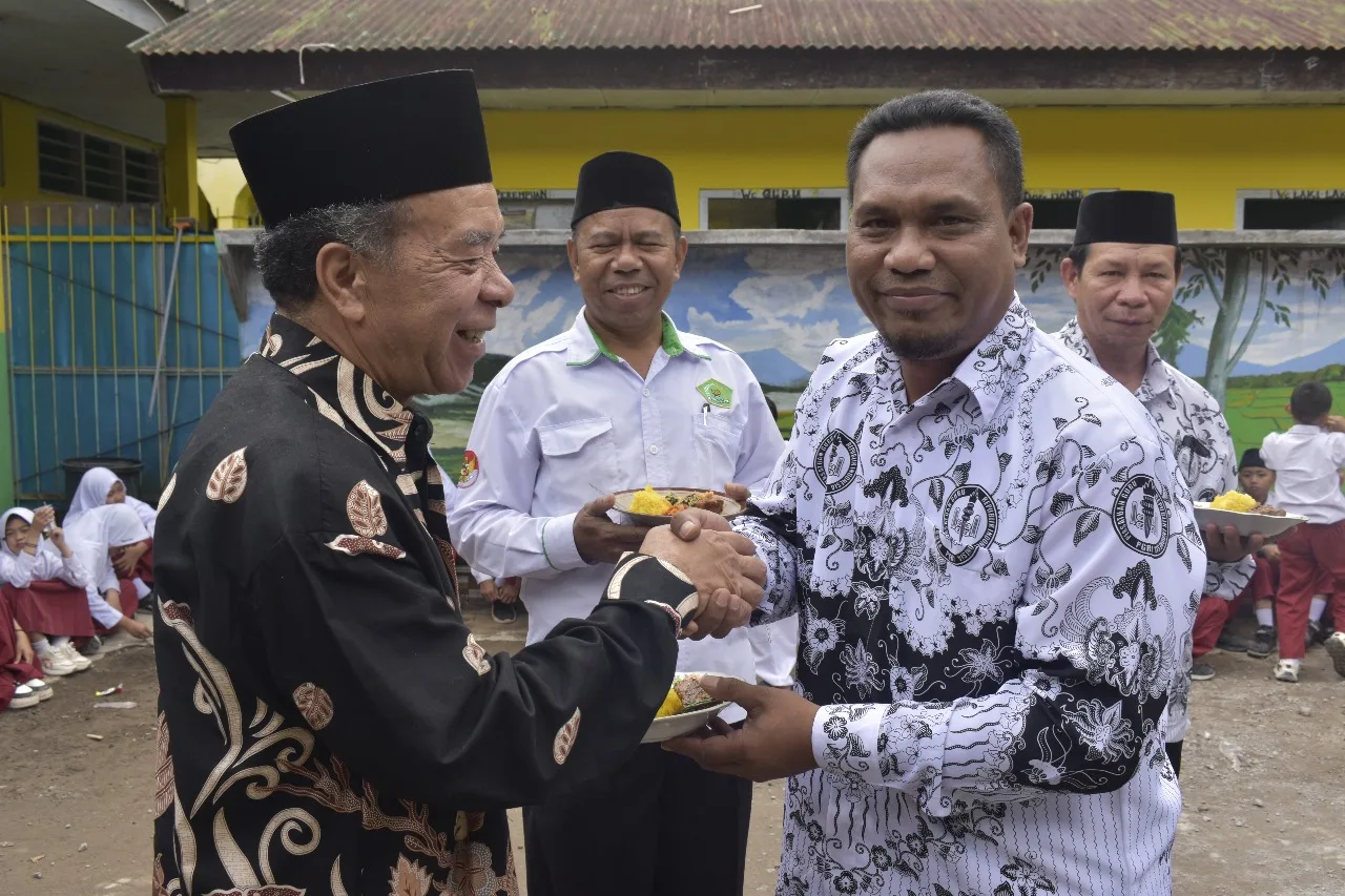 Kepala MIS Amanah dan pak Hamzah Lampung